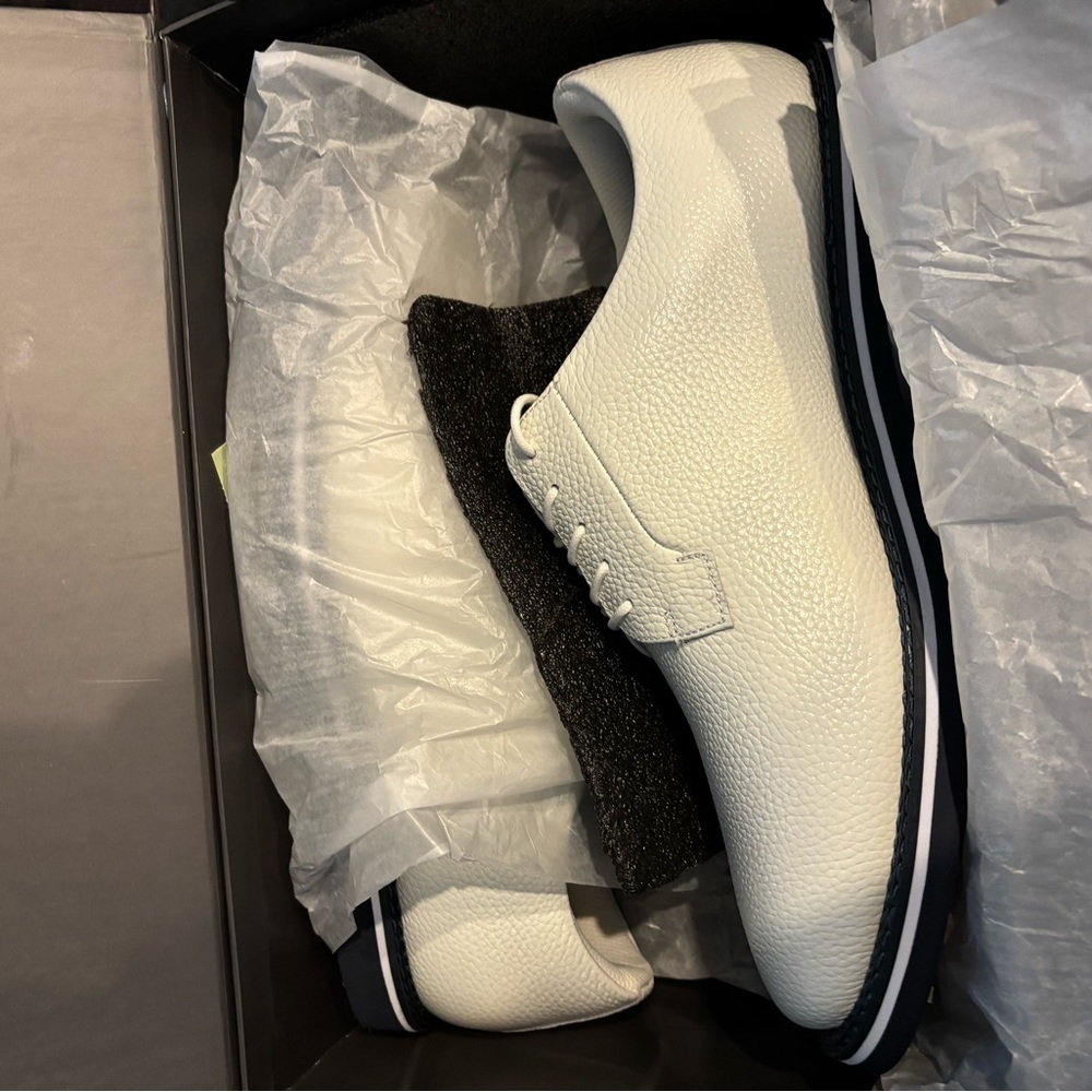BRAND NEW Men's White Leather Golf Shoes